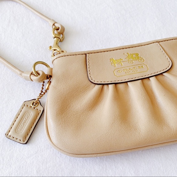 Coach nude wristlet - Picture 4 of 7